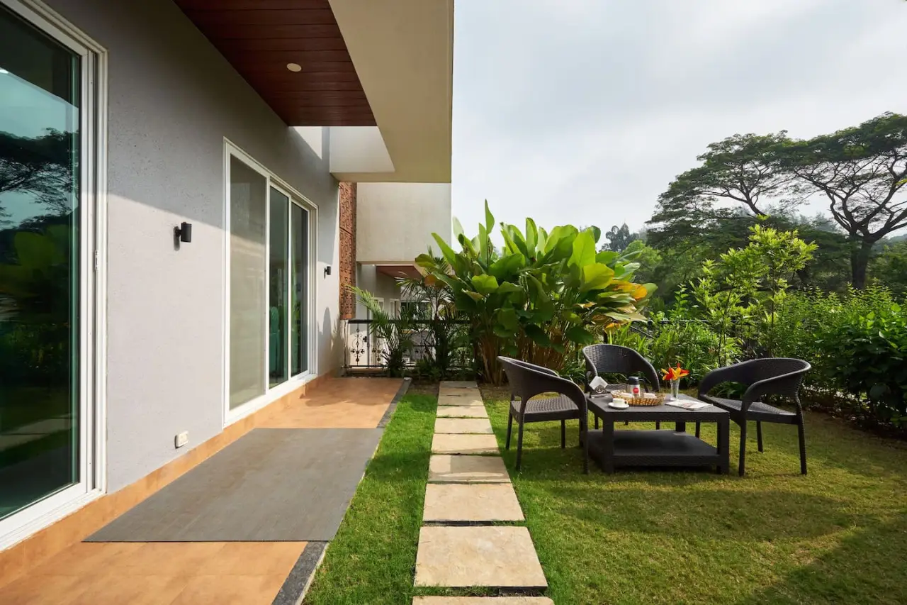 Green Oasis Villa: 4BHK Private Pool: Lonavla